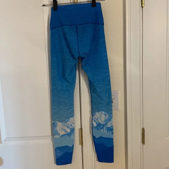 Colorado Threads St Mary’s Mountain Landscape Yoga Pants - Picture 5 of 5